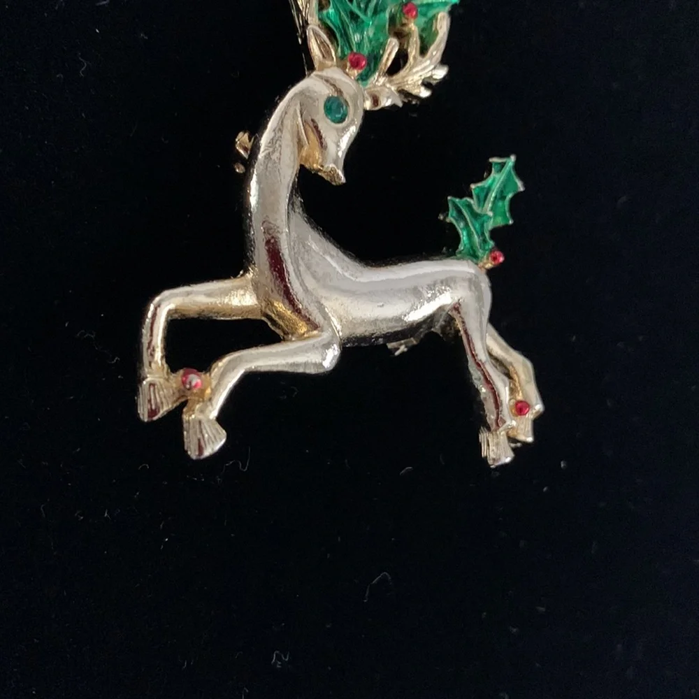 Gerry’s Reindeer Brooch Pin VTG Enamel Gold Tone Holly Leaves Berries Christmas
